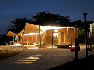 六甲山頂のトイレがお洒落過ぎ