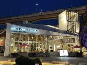 メリケンパーク『トゥーストゥース　』のフルーツパフェでお疲れサマンサ