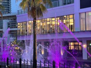 【メリケンパーク】『ノートルダム神戸』　この噴水グルングルンてエグいわ