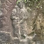 『摩崖不動明王』〔国宝〕太山寺付近、岩から浮かび上がったかのようなクッキリとした磨崖仏