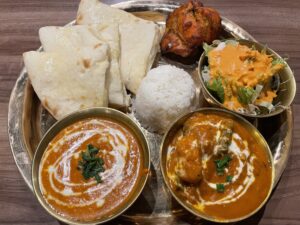 インドカレー『インディアンパレス　』　毎回「ナンのおかわりいらないですか？」ただでさえ多いのに、もう食べられません。