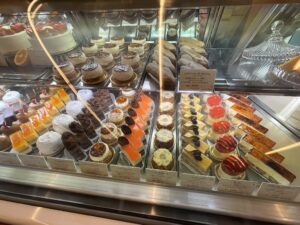 【元町南】『モンプリュ』ひっきりなしにお客さんが来るお店