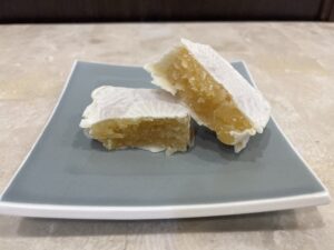 【元町商店街】『本高砂屋　元町本店』　有名なのは「元祖四角形の高砂きんつばだけじゃないよ