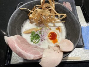 【元町商店街】『鶏soba 座銀　神戸本店』