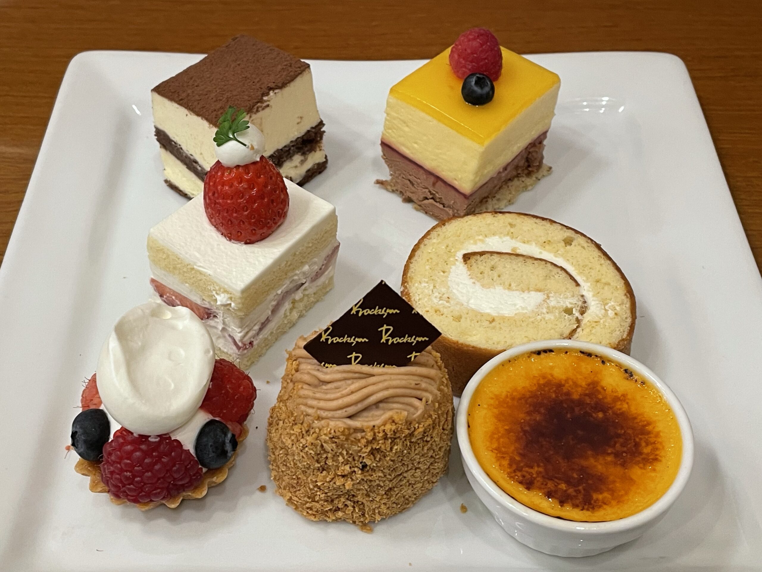 【三宮】『ボックサン三宮店』人気のケーキ7種がプチサイズで1プレートに！