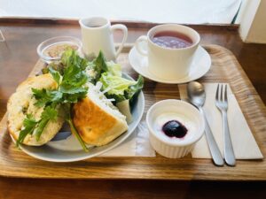 【花隈】『ヨムパン』おいしさとくつろぎが共演する、癒しの空間。そして、ひと口で虜になるカフェヨムパンの魔法！