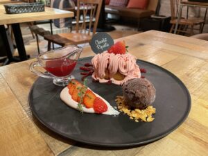 春の味覚爆発！ショコラリパブリックで季節限定「苺モンブラン　フレンチトースト」を堪能しよう