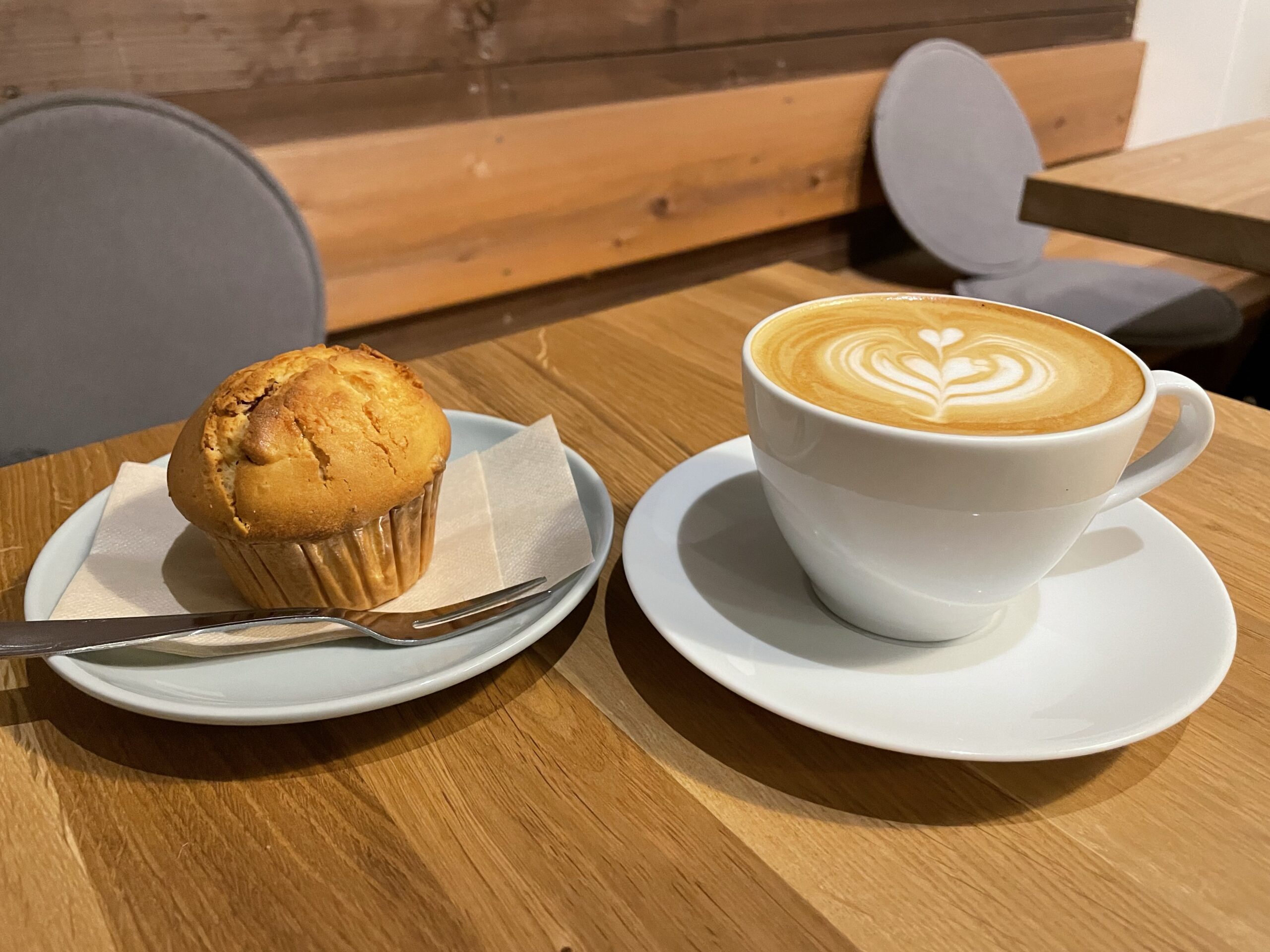 【元町】『ラウンド ポイント カフェ』平日は朝7時からオープン、1人作業にぴったりのカフェ