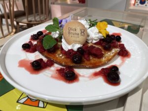 【旧居留地】『Dick Bruna TABLE』料理も本格的、ミッフィーのカフェ・レストラン。