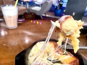 【ハーバーランド】『リアルダイニングカフェ』チーズ好きの皆さんは、観音屋という名前を聞いて興奮を抑えることができますか？