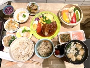 【元町】『サラレボ』ヘルシーでボリューム満点、おったまげ〜