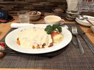 【新神戸】豪快,ホワイトソース　ドバーッ『グリル末松』