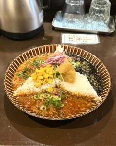 【元町】路地裏キッチン『ヨネモンカレー』